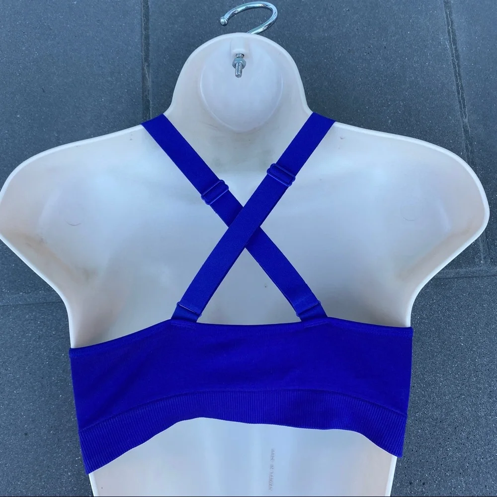 Victoria’s Secret Victoria Sport VSX sports bra Crisscross Cage Strappy blue M